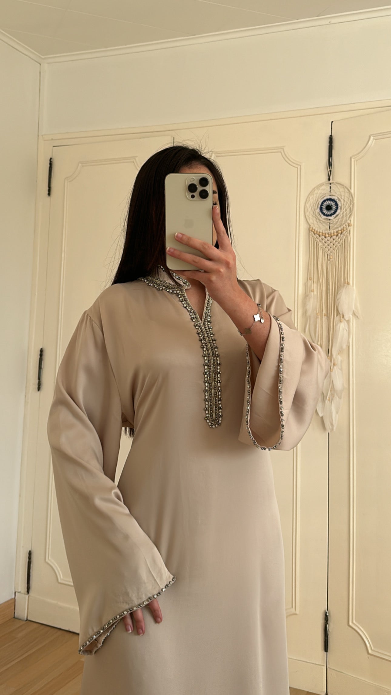 Robe Mona