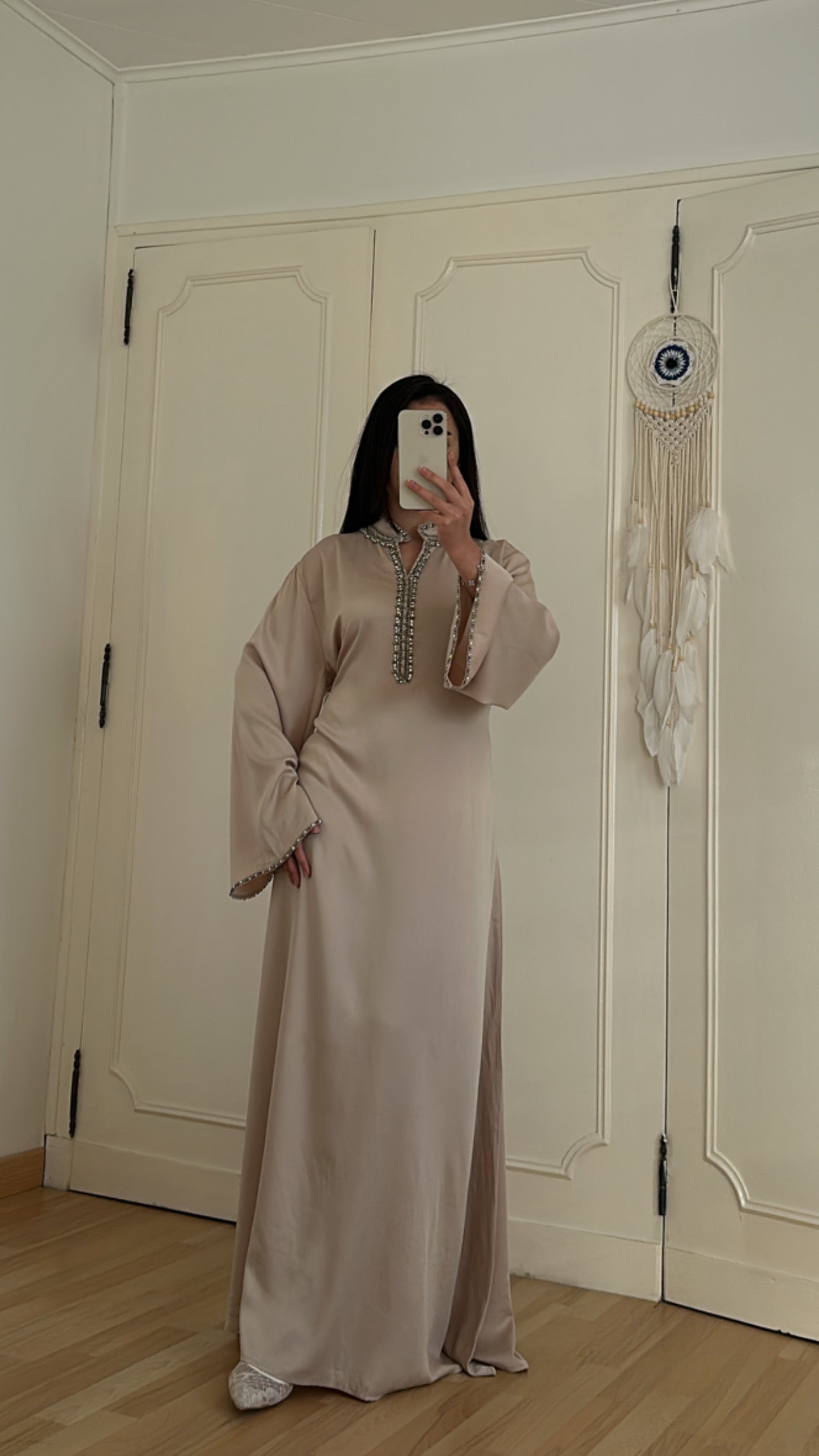 Robe Mona
